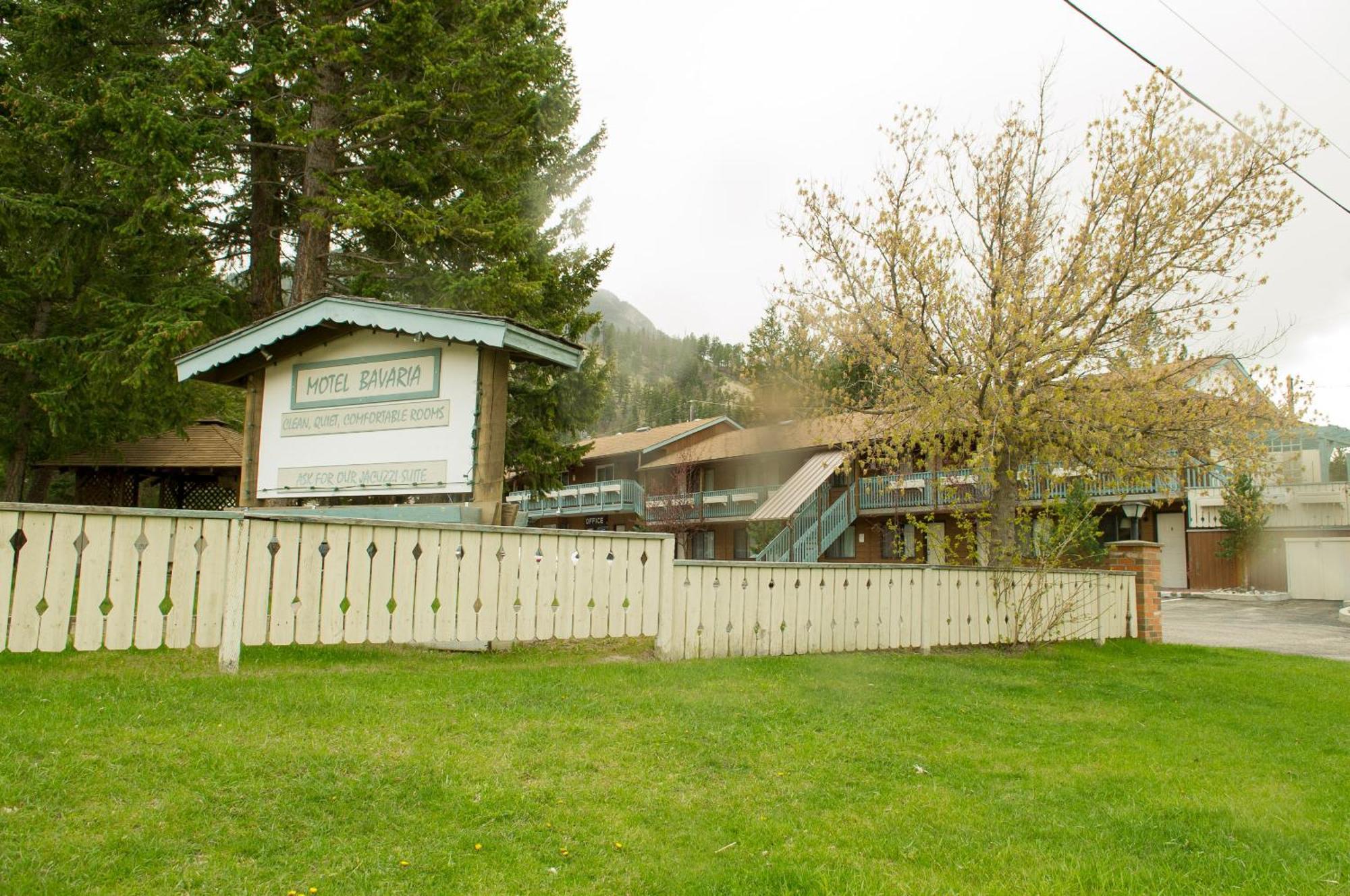 Motel Bavaria Radium Hot Springs Extérieur photo