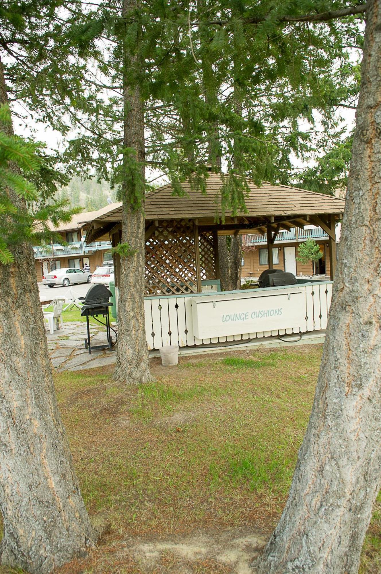 Motel Bavaria Radium Hot Springs Extérieur photo