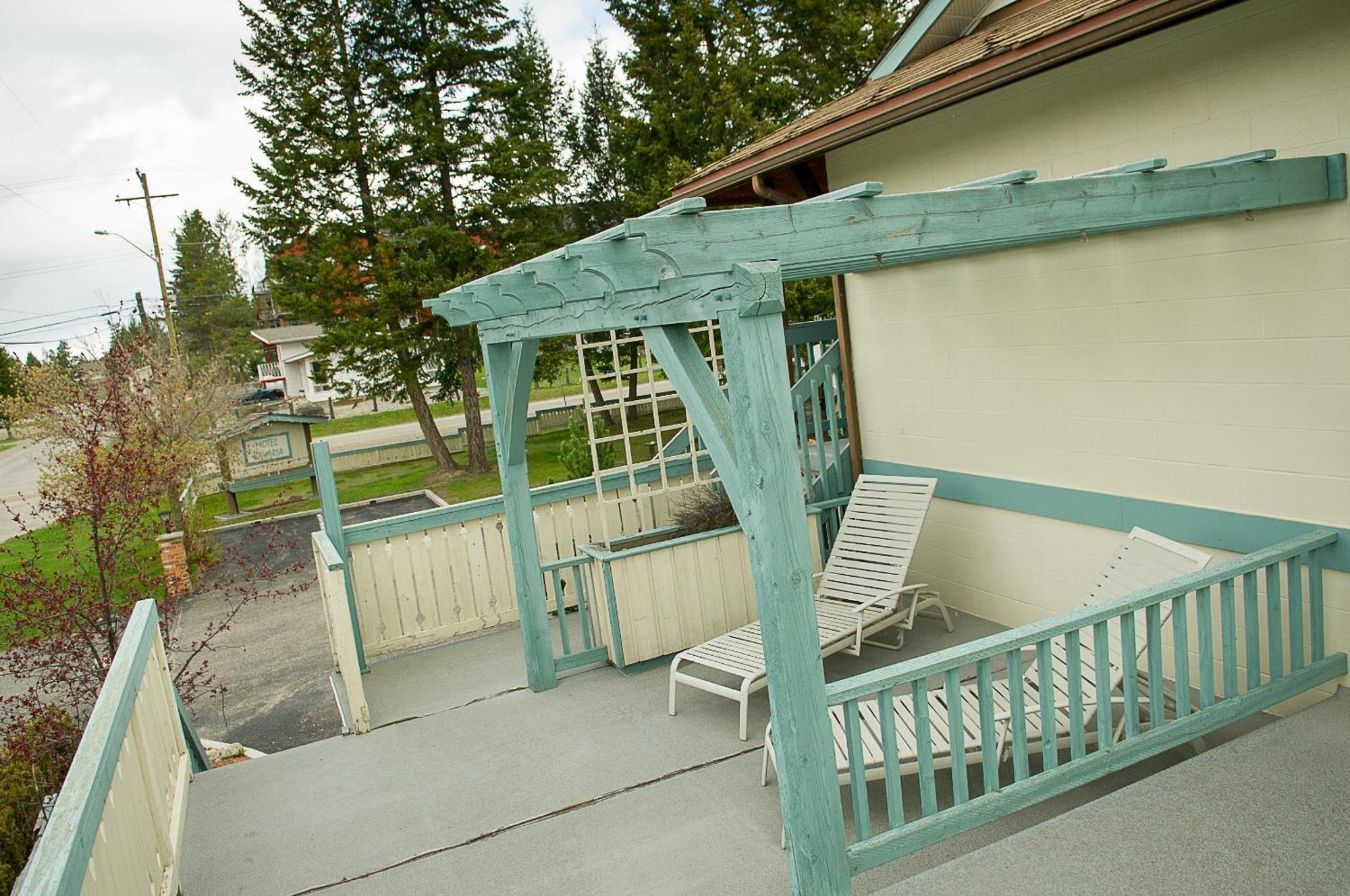 Motel Bavaria Radium Hot Springs Extérieur photo