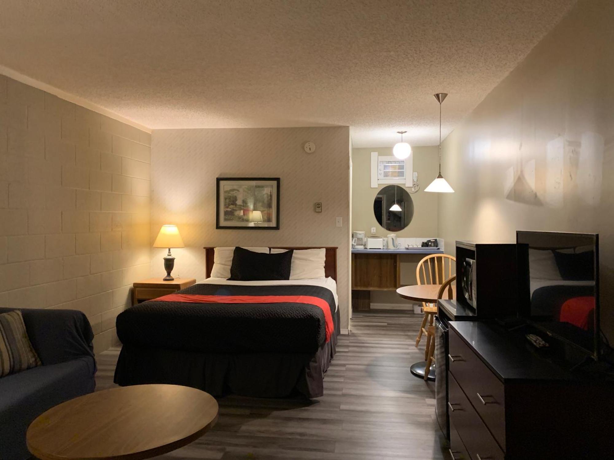 Motel Bavaria Radium Hot Springs Extérieur photo
