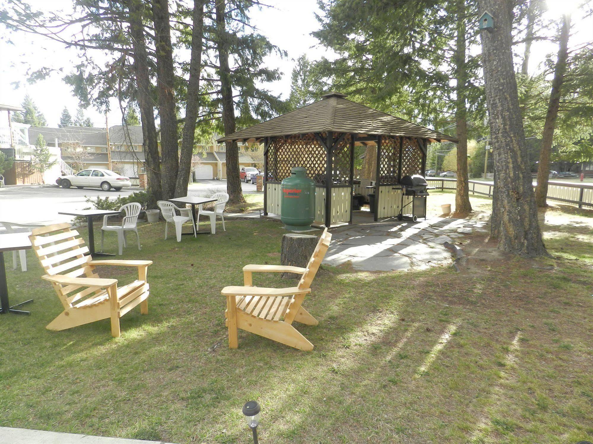 Motel Bavaria Radium Hot Springs Extérieur photo