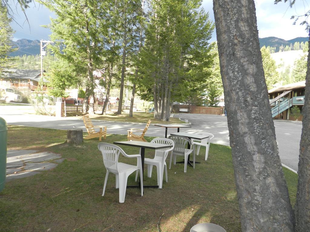 Motel Bavaria Radium Hot Springs Extérieur photo